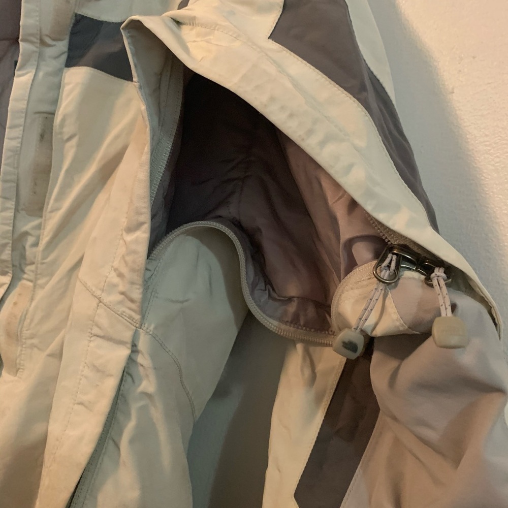 NorthFace Fall/Spring Jacket Beige colour - Picture 8 of 12